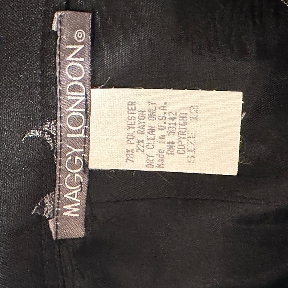 Maggy London 2 Piece Skirt  Set, Black With Silver Flowers Size 12 - Picture 8 of 8